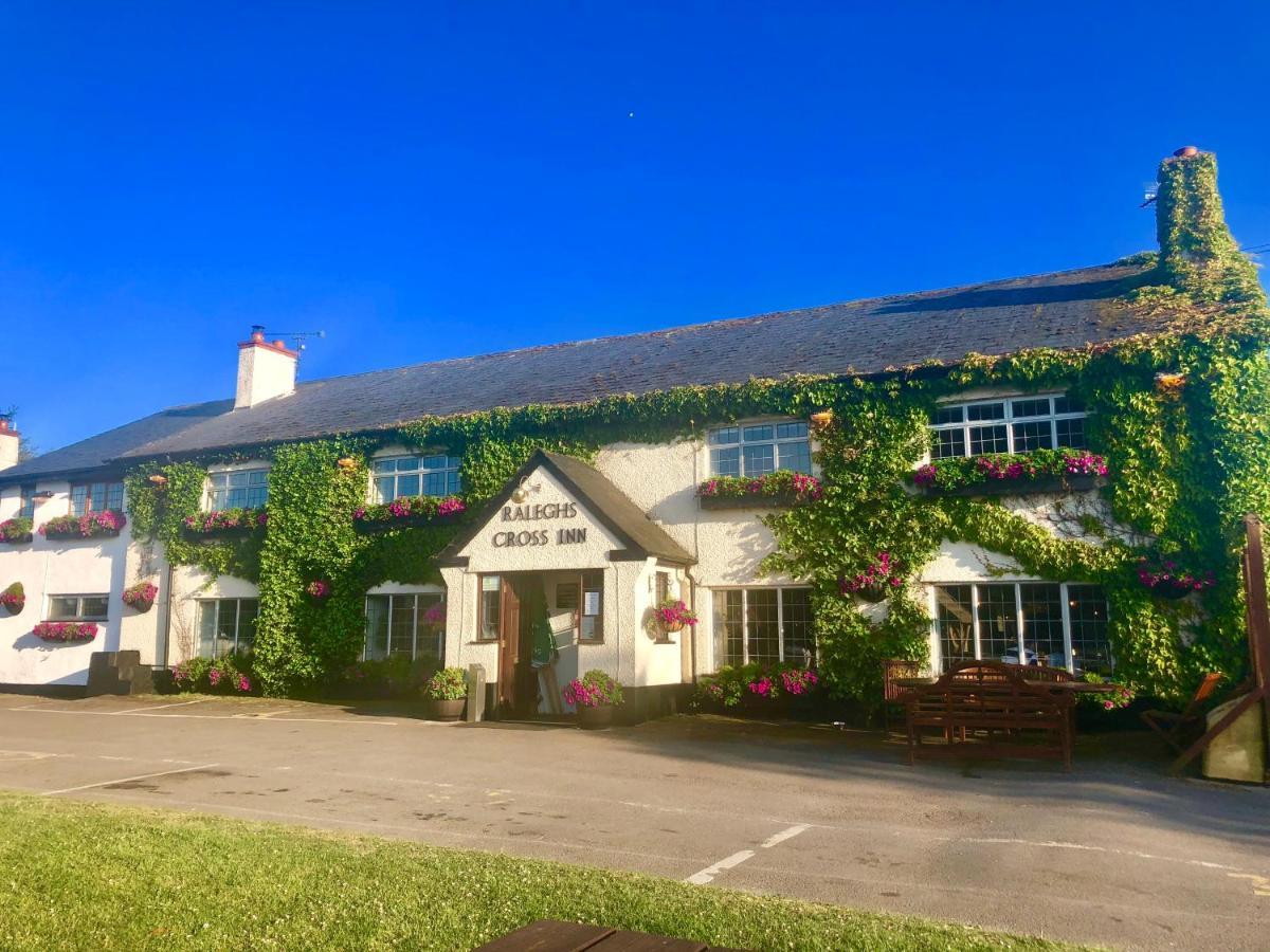 Clatworthy Raleghs Cross Inn מראה חיצוני תמונה